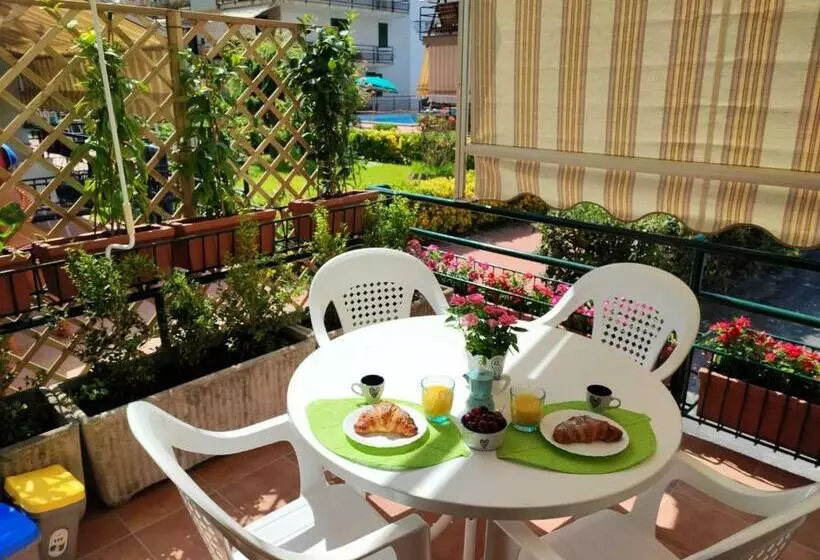 Sea Garden, Fronte Mare Con Piscina