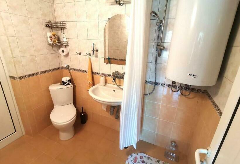 самостоятелна къща за гости на 10 минути от плажа