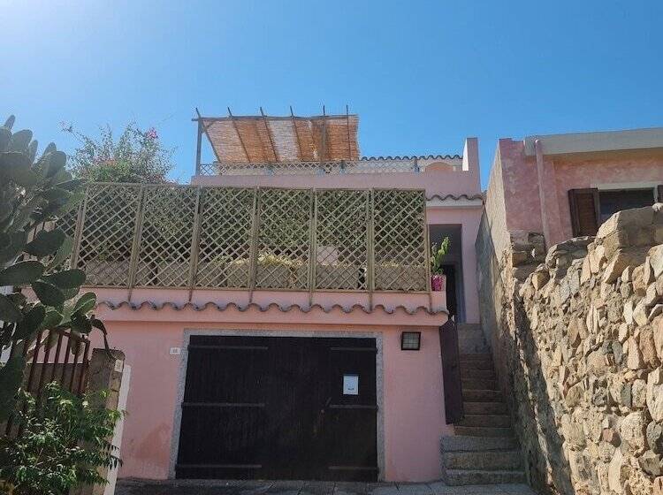 Stylish Home With Patio 4 Min Walk To The Beach