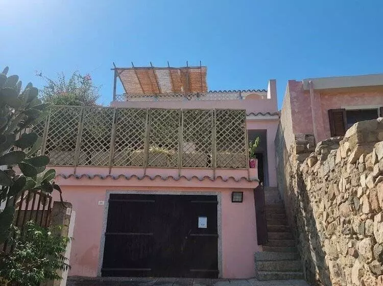 Stylish Home With Patio 4 Min Walk To The Beach