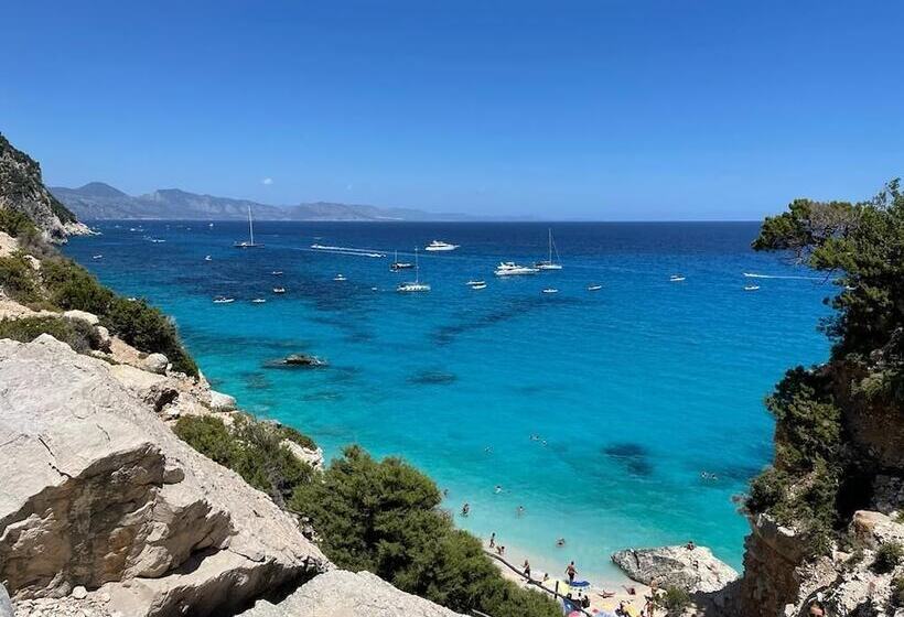 Stylish Home With Patio 4 Min Walk To The Beach