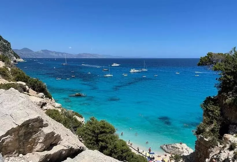 Stylish Home With Patio 4 Min Walk To The Beach