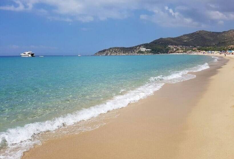 Stylish Home With Patio 4 Min Walk To The Beach