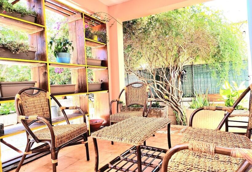 Stylish Home With Patio 4 Min Walk To The Beach