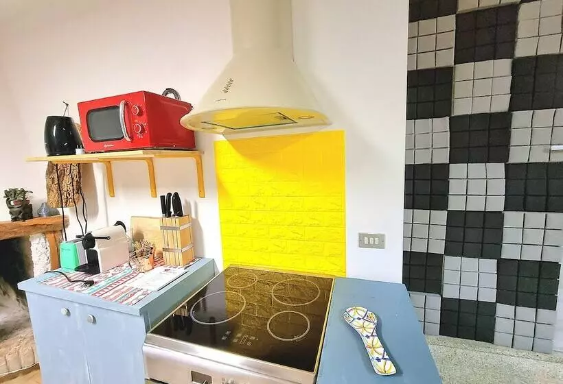 Stylish Home With Patio 4 Min Walk To The Beach