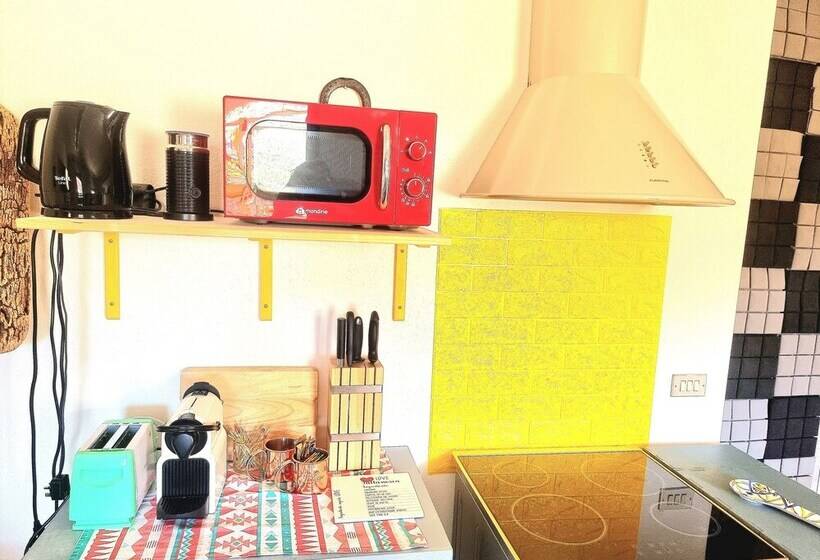 Stylish Home With Patio 4 Min Walk To The Beach