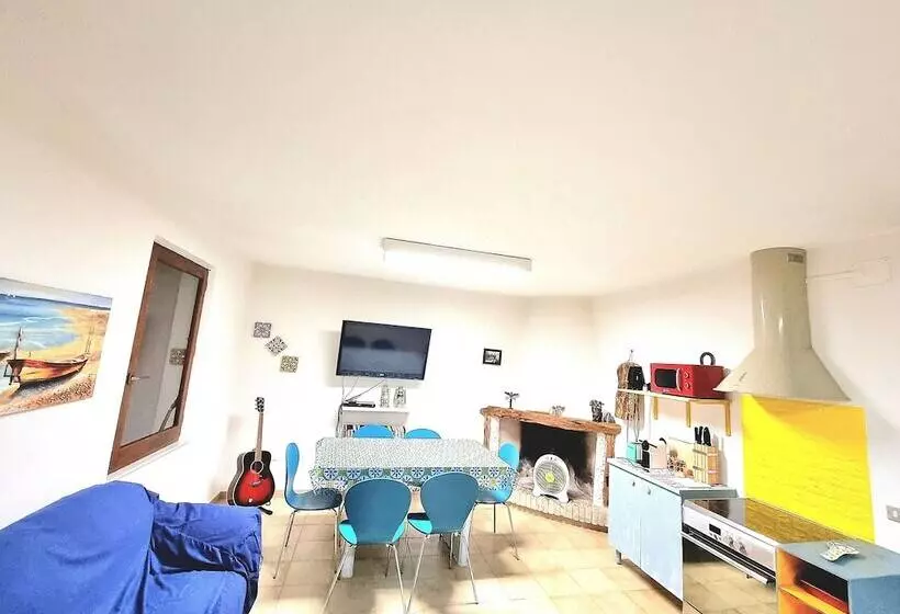 Stylish Home With Patio 4 Min Walk To The Beach