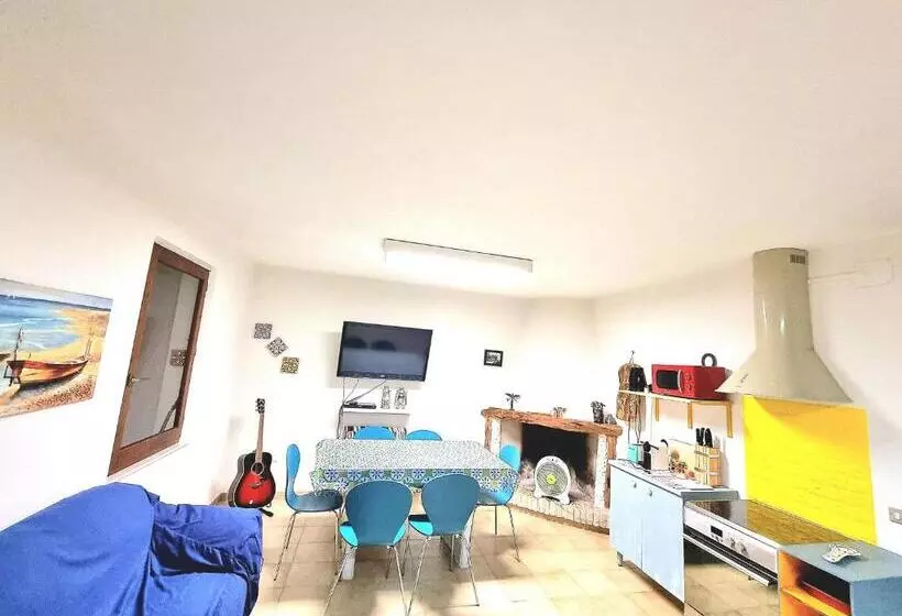 Stylish Home With Patio 4 Min Walk To The Beach