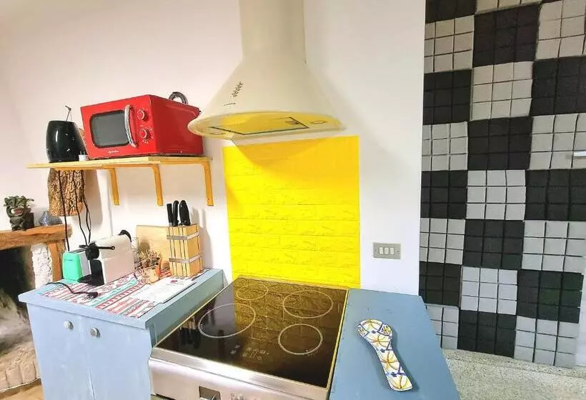 Stylish Home With Patio 4 Min Walk To The Beach