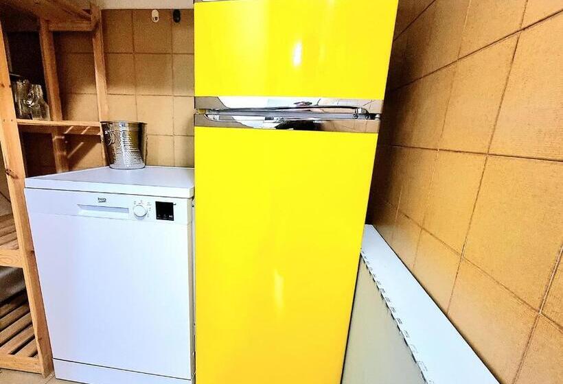 Stylish Home With Patio 4 Min Walk To The Beach