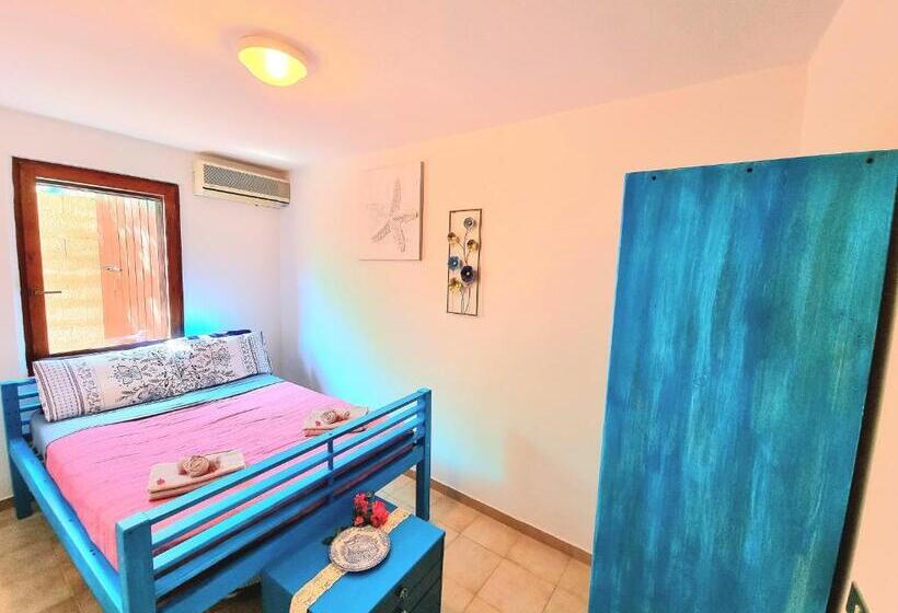 Stylish Home With Patio 4 Min Walk To The Beach