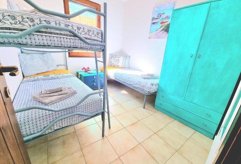 Stylish Home With Patio 4 Min Walk To The Beach