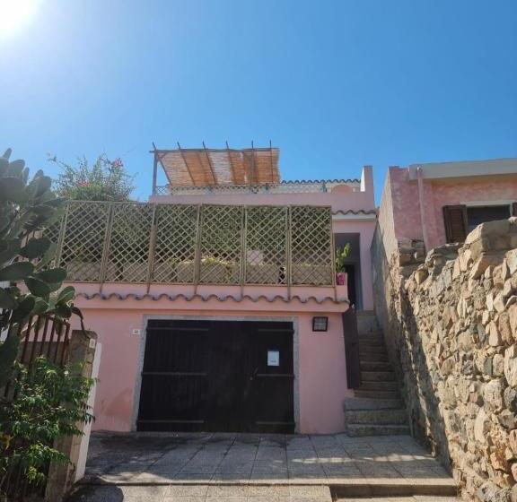 Stylish Home With Patio 4 Min Walk To The Beach