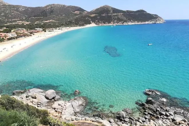 Stylish Home With Patio 4 Min Walk To The Beach