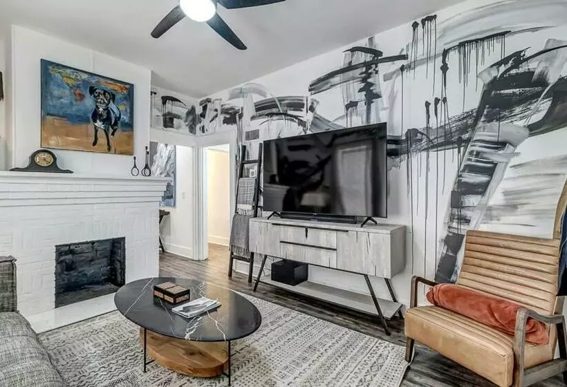 Contemporary Apartment   5 Min To Tiaa Bank Field!