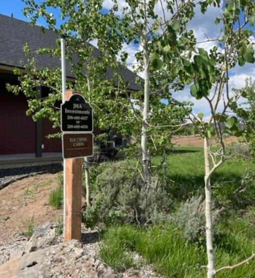 3505 Joseph Dr Cabin With Breathtaking Views, 30 Miles To Yellowstone