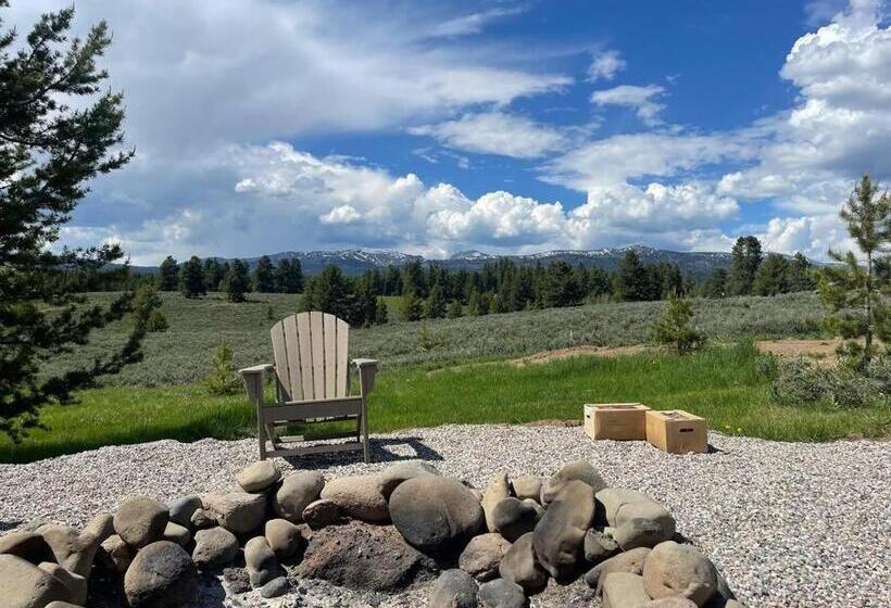 3505 Joseph Dr Cabin With Breathtaking Views, 30 Miles To Yellowstone