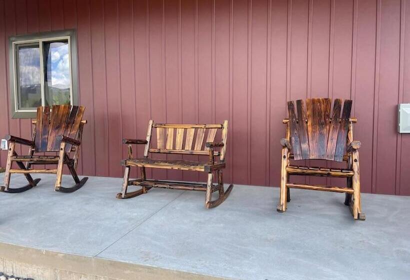 3505 Joseph Dr Cabin With Breathtaking Views, 30 Miles To Yellowstone