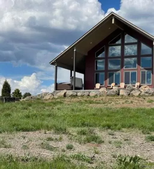 3505 Joseph Dr Cabin With Breathtaking Views, 30 Miles To Yellowstone