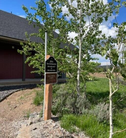 3505 Joseph Dr Cabin With Breathtaking Views, 30 Miles To Yellowstone