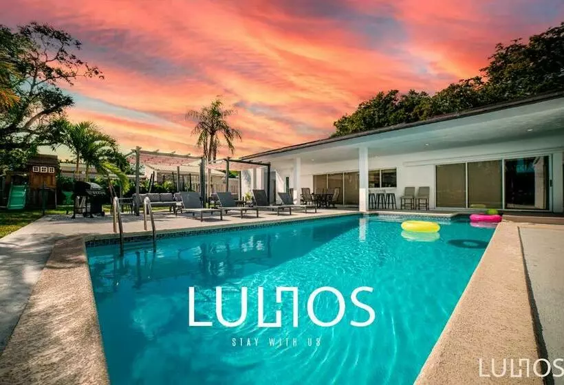 Stylish Retreat Heated Pool Basketball Game Room L41