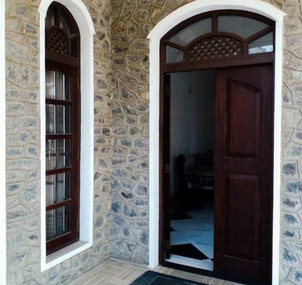 Lovely 2 Bedroom Fully Furnished Condo