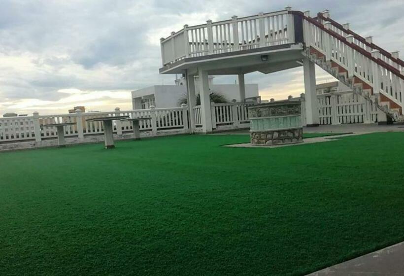 Lovely 2 Bedroom Fully Furnished Condo