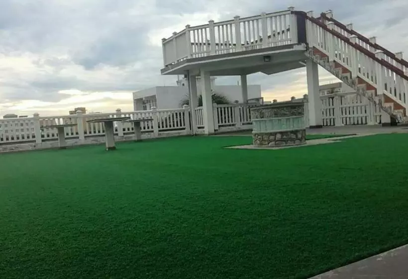 Lovely 2 Bedroom Fully Furnished Condo
