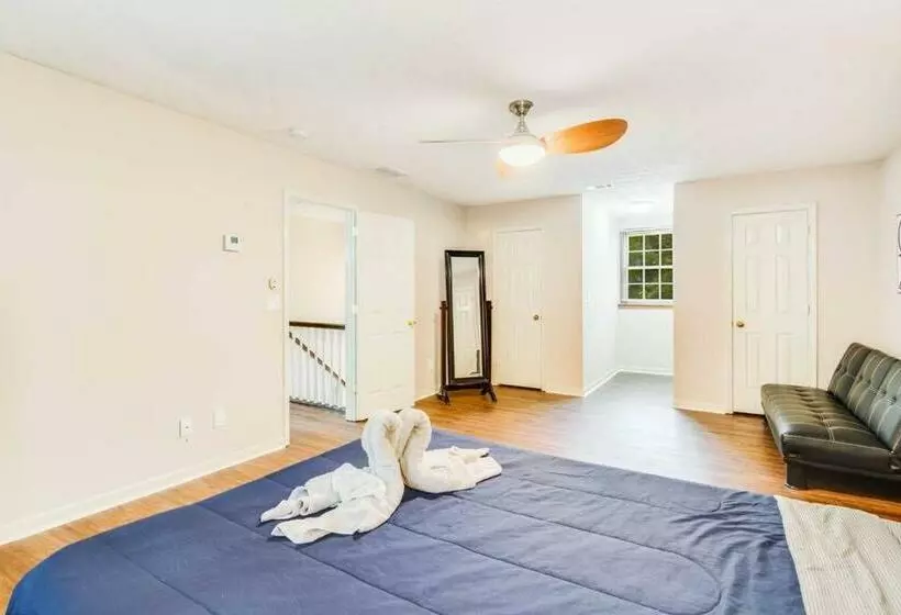 Luxurious 4br Modern Home With Private Pool