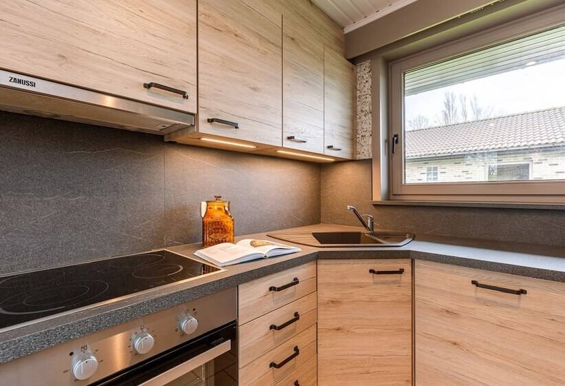 Bungalow De Strandjutter 8 Persons