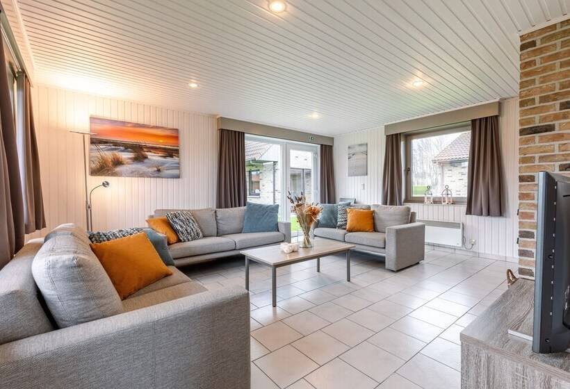Bungalow De Strandjutter 8 Persons