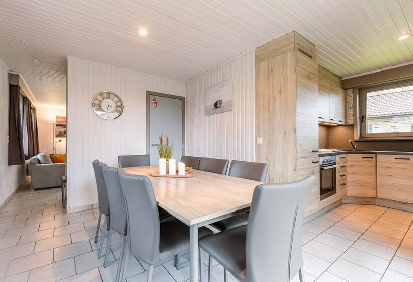 Bungalow De Strandjutter 8 Persons