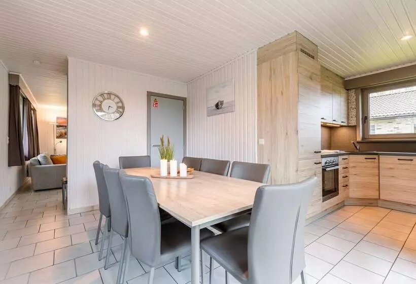 Bungalow De Strandjutter 8 Persons