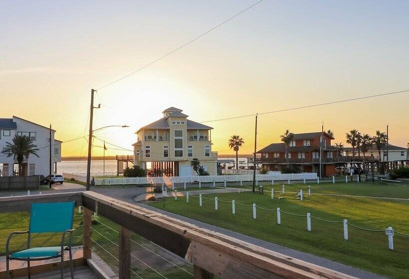 Come Stay And Sail Away At This Lovely Canal Home