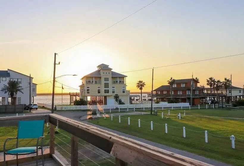 Come Stay   And Sail Away   At This Lovely Canal Home