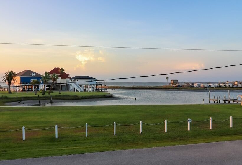 Come Stay And Sail Away At This Lovely Canal Home