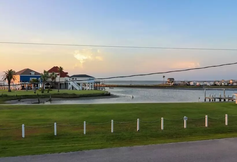Come Stay   And Sail Away   At This Lovely Canal Home