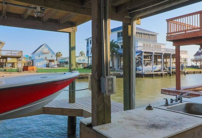 Come Stay And Sail Away At This Lovely Canal Home