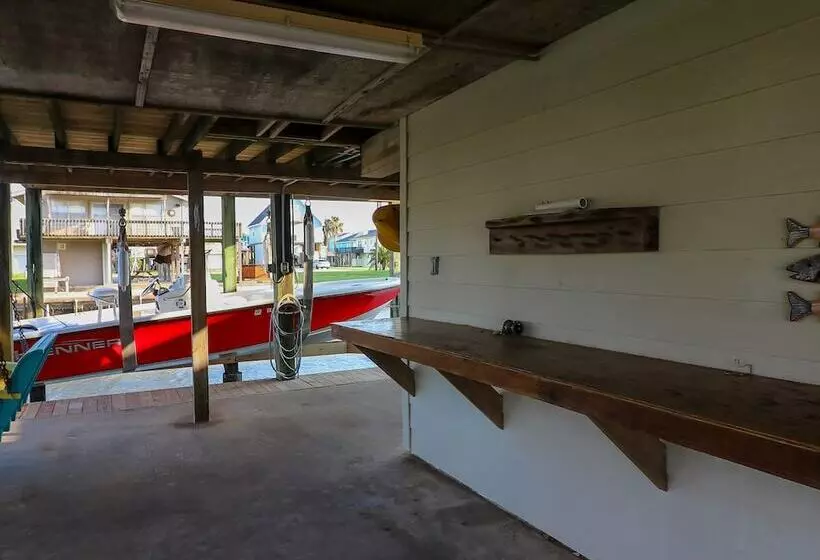 Come Stay   And Sail Away   At This Lovely Canal Home