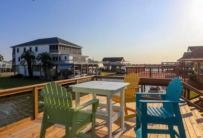 Come Stay   And Sail Away   At This Lovely Canal Home