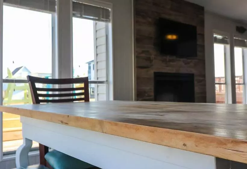 Come Stay   And Sail Away   At This Lovely Canal Home