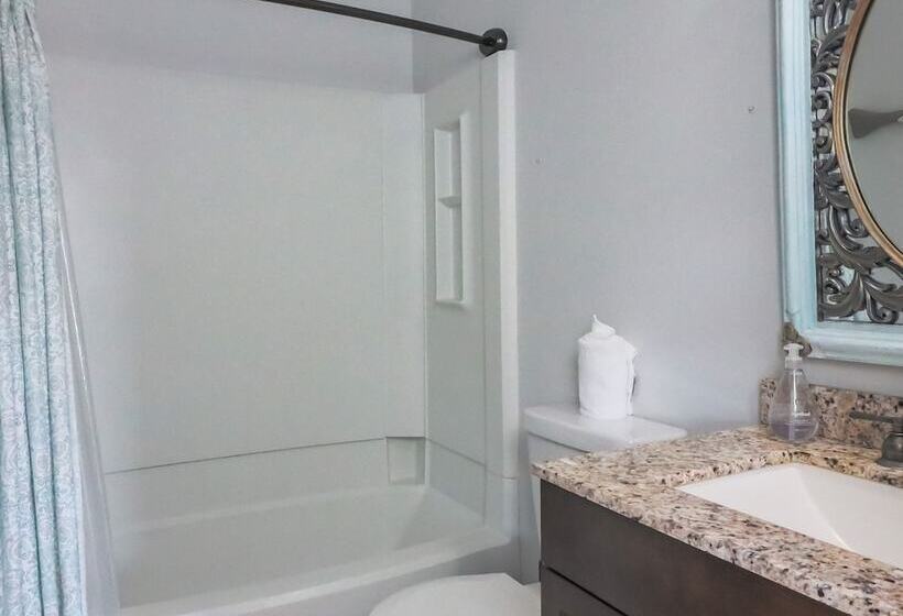 Come Stay And Sail Away At This Lovely Canal Home