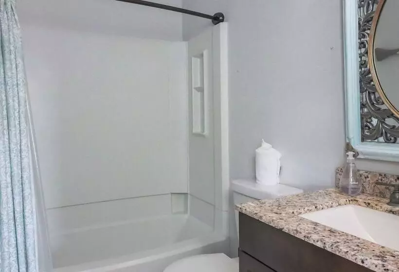 Come Stay   And Sail Away   At This Lovely Canal Home