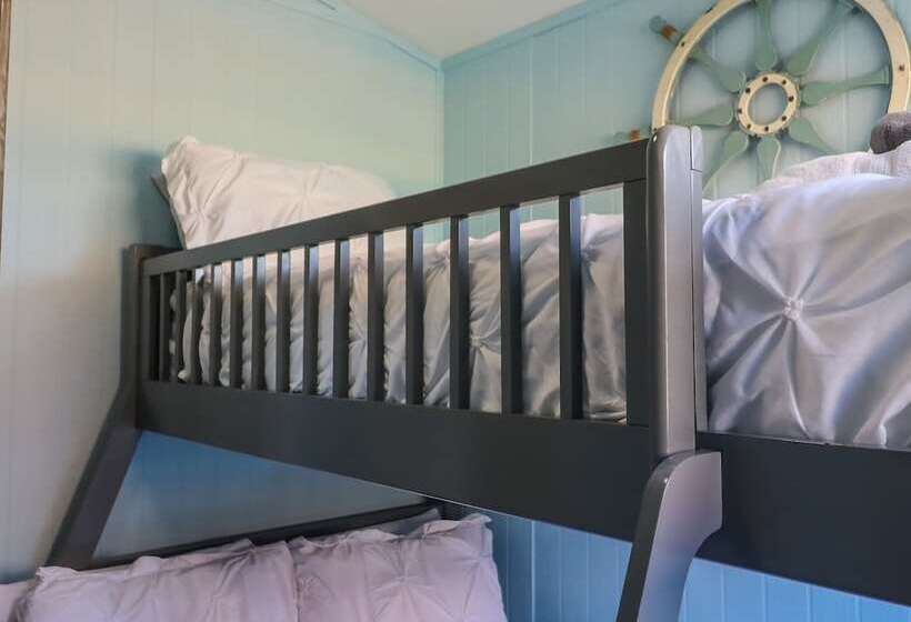 Come Stay And Sail Away At This Lovely Canal Home