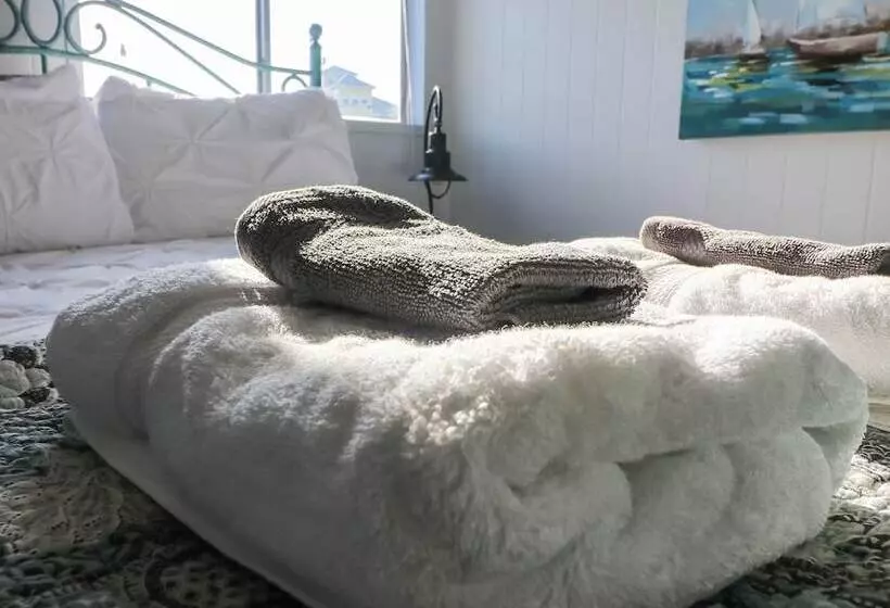 Come Stay   And Sail Away   At This Lovely Canal Home