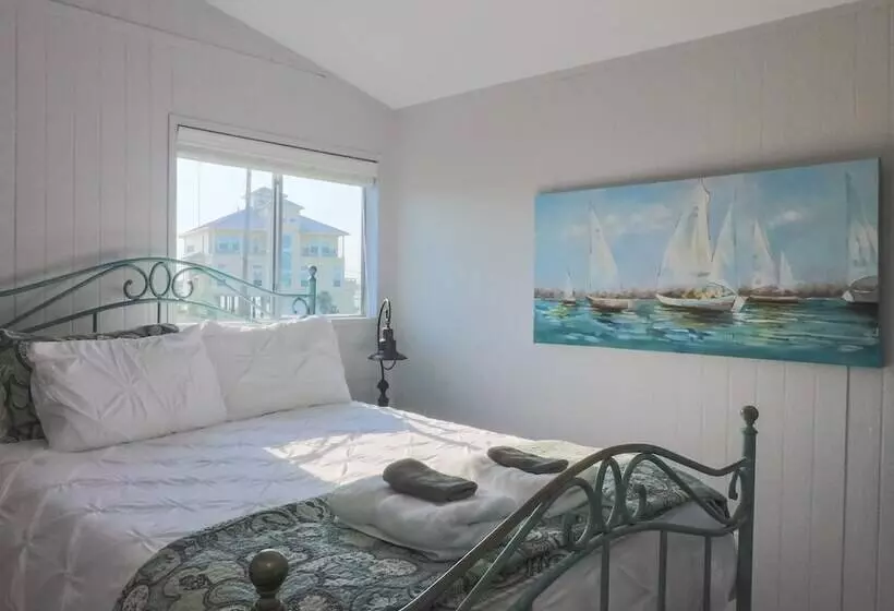 Come Stay   And Sail Away   At This Lovely Canal Home