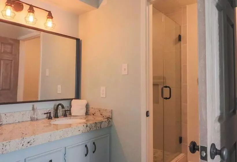 Come Stay   And Sail Away   At This Lovely Canal Home