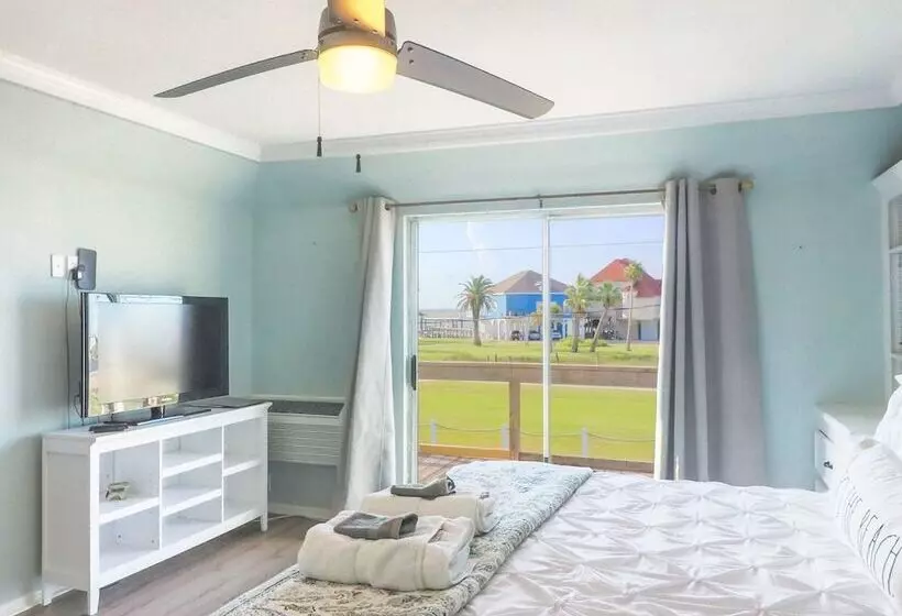 Come Stay   And Sail Away   At This Lovely Canal Home