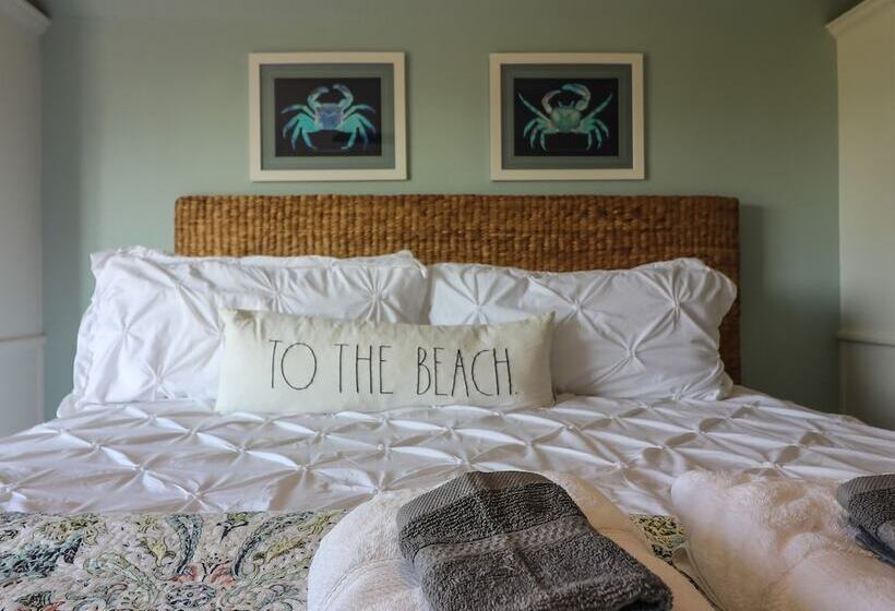 Come Stay And Sail Away At This Lovely Canal Home