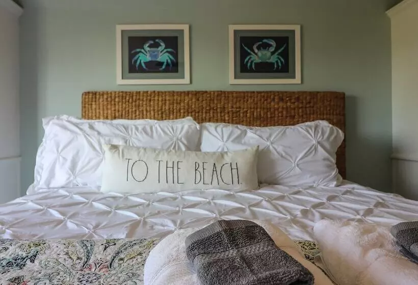 Come Stay   And Sail Away   At This Lovely Canal Home